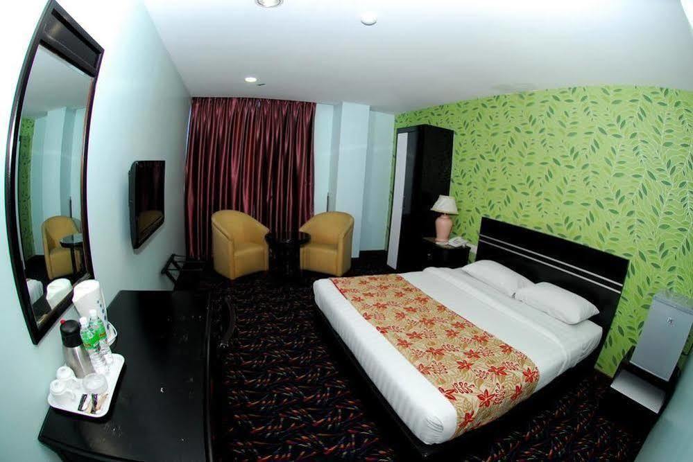 Bluebell Hotel Skudai Exterior foto